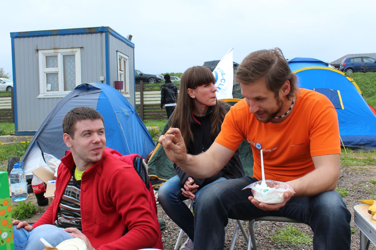 Бармалей просит налить ему немного коньяка. т.к. творог немного суховат :)