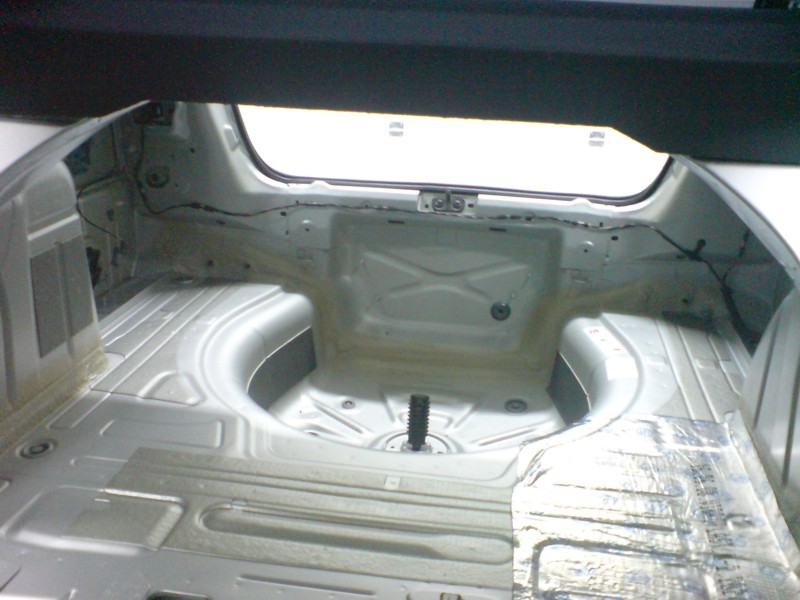 Шумка багажника и крышки его же)))