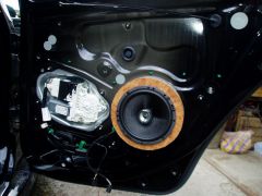 Установка задних динамиков Focal 165 CA1