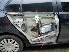 Установка задних динамиков Focal 165 CA1