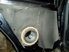 Установка задних динамиков Focal 165 CA1