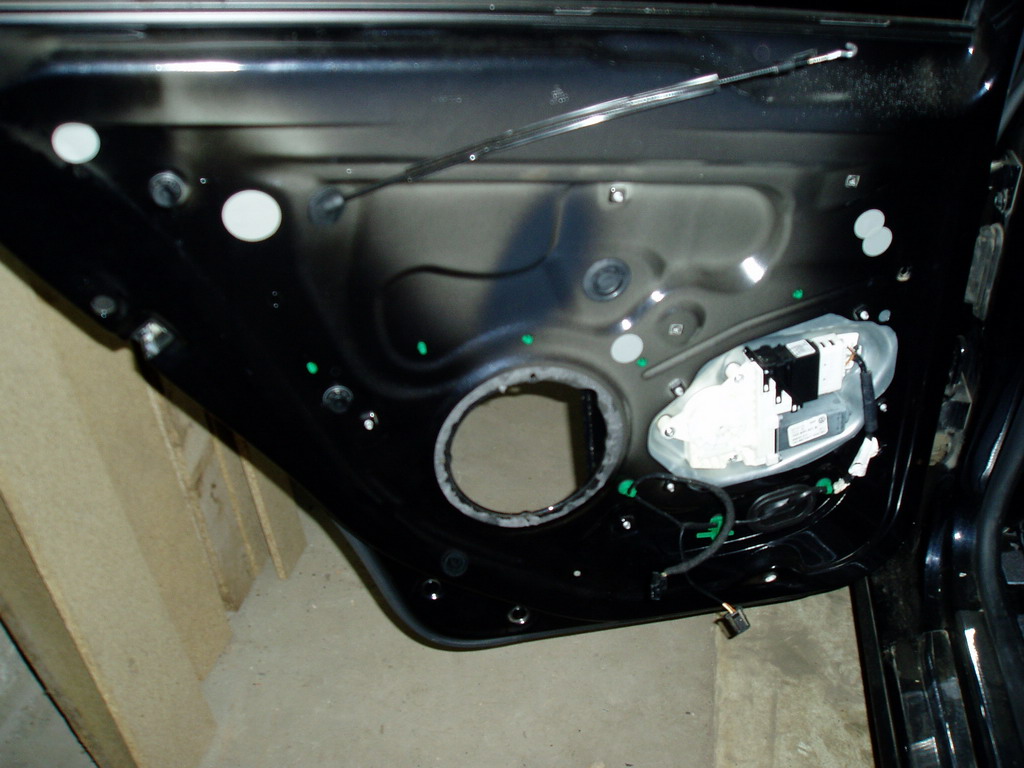 Установка задних динамиков Focal 165 CA1