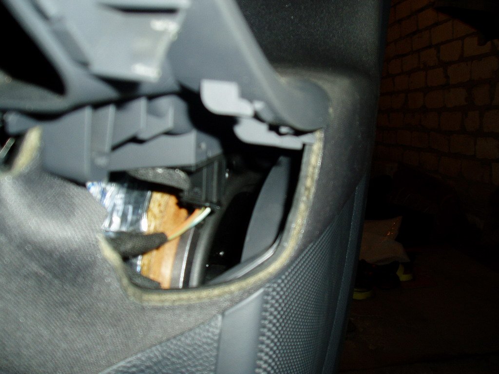 Установка задних динамиков Focal 165 CA1