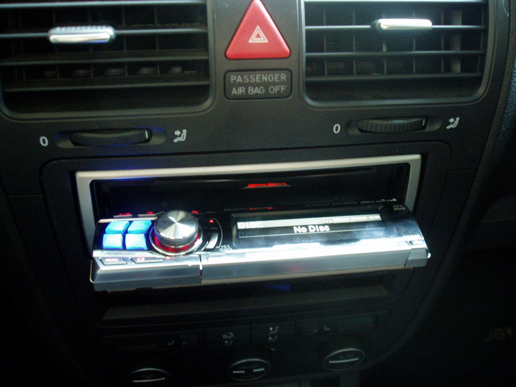 Установка Alpine 9855R (1din) в VW Jetta V