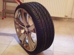 20" 8J ET 48 Eta Beta Tettsut SLC Chrom mit 225/30 ZR 20 Pirelli