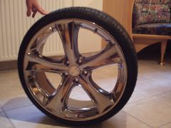 20" 8J ET 48 Eta Beta Tettsut SLC Chrom mit 225/30 ZR 20 Pirelli