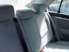 Центральный подлокотник сзади