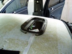 Установка подсветки макияжных зеркал и шумоизоляция потолка