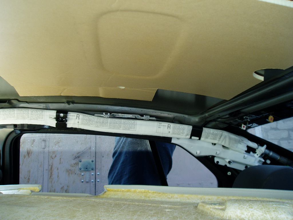 Установка подсветки макияжных зеркал и шумоизоляция потолка