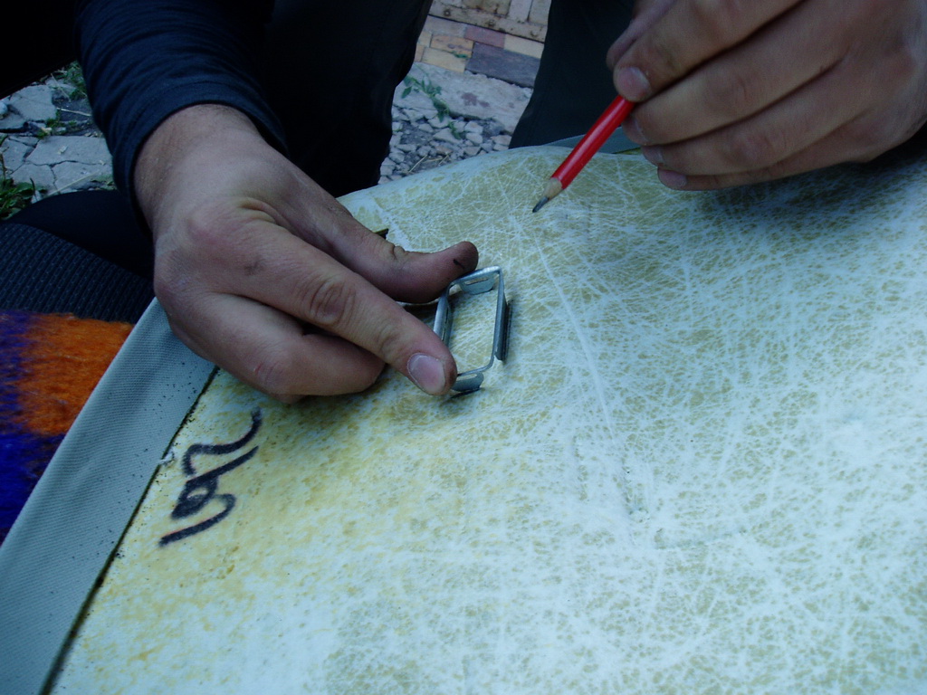 Установка подсветки макияжных зеркал и шумоизоляция потолка