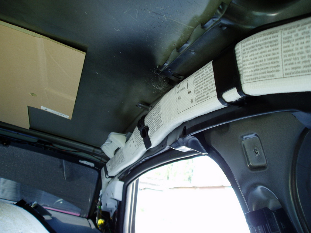 Установка подсветки макияжных зеркал и шумоизоляция потолка