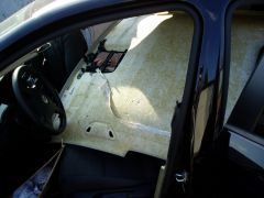 Установка подсветки макияжных зеркал и шумоизоляция потолка