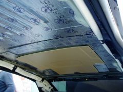 Установка подсветки макияжных зеркал и шумоизоляция потолка