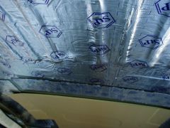 Установка подсветки макияжных зеркал и шумоизоляция потолка