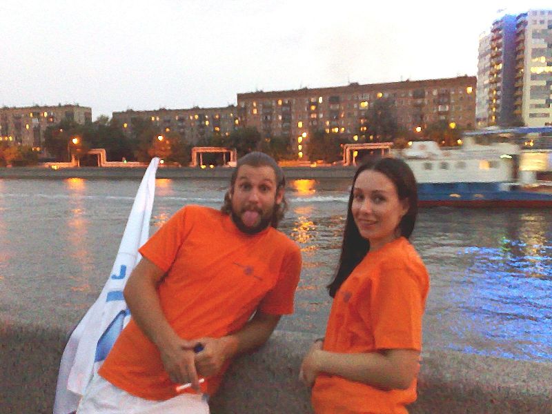 Раздача клубныых футболок и не только