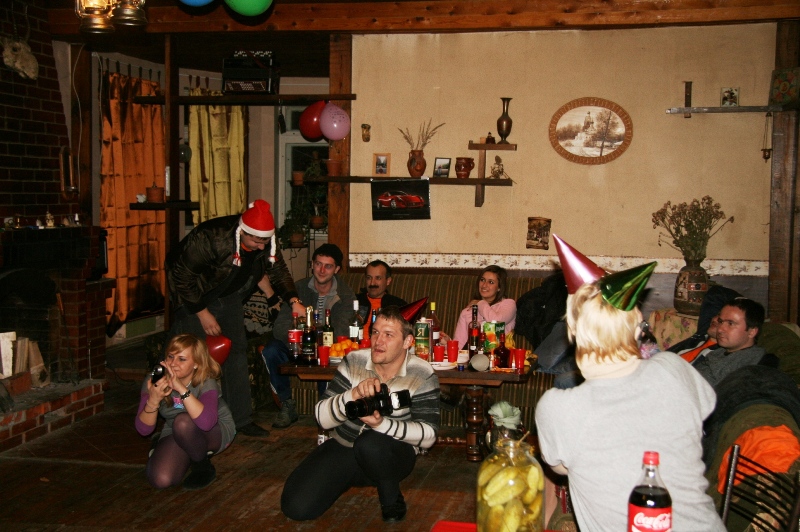 Зачарованные "детишки" ждут Барон-Мороза")))