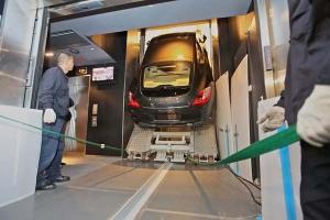 1240473154_porsche-panamera-elevator-01.jpg